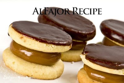 Dulce De Leche Cookie Sandwiches (Alfajor)