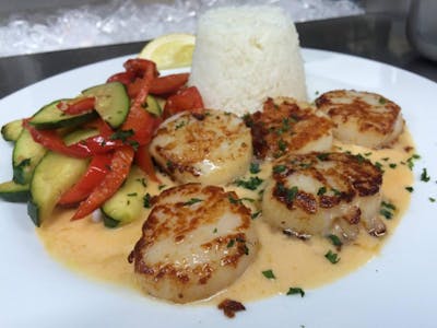 Seared Scallops with Lobster Brandy Sauce